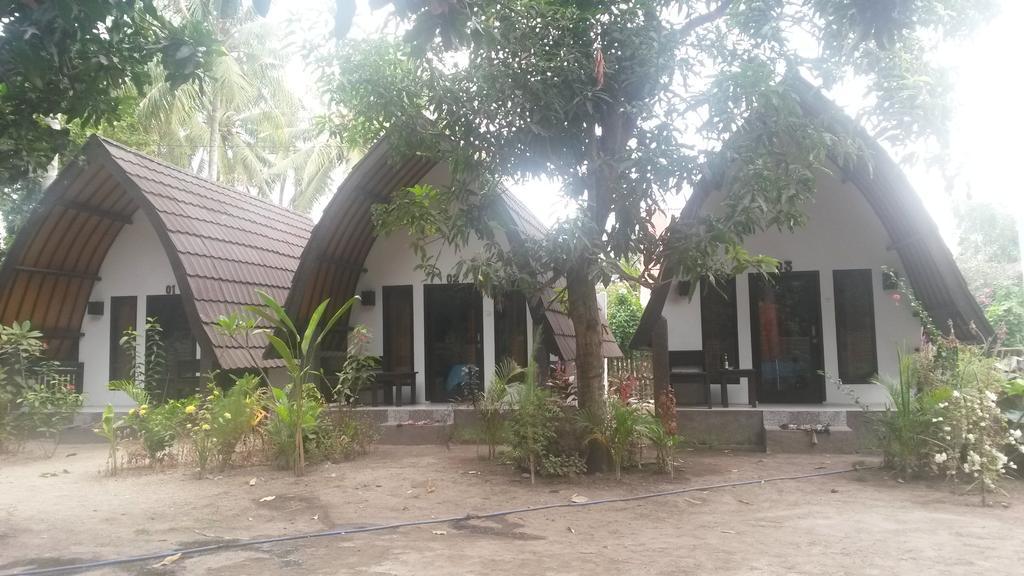 Hello Lumbung Homestay Gili Air Bagian luar foto