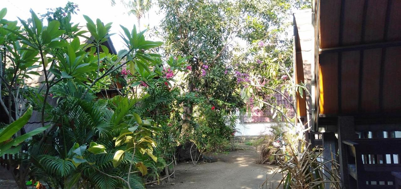 Hello Lumbung Homestay Gili Air Bagian luar foto